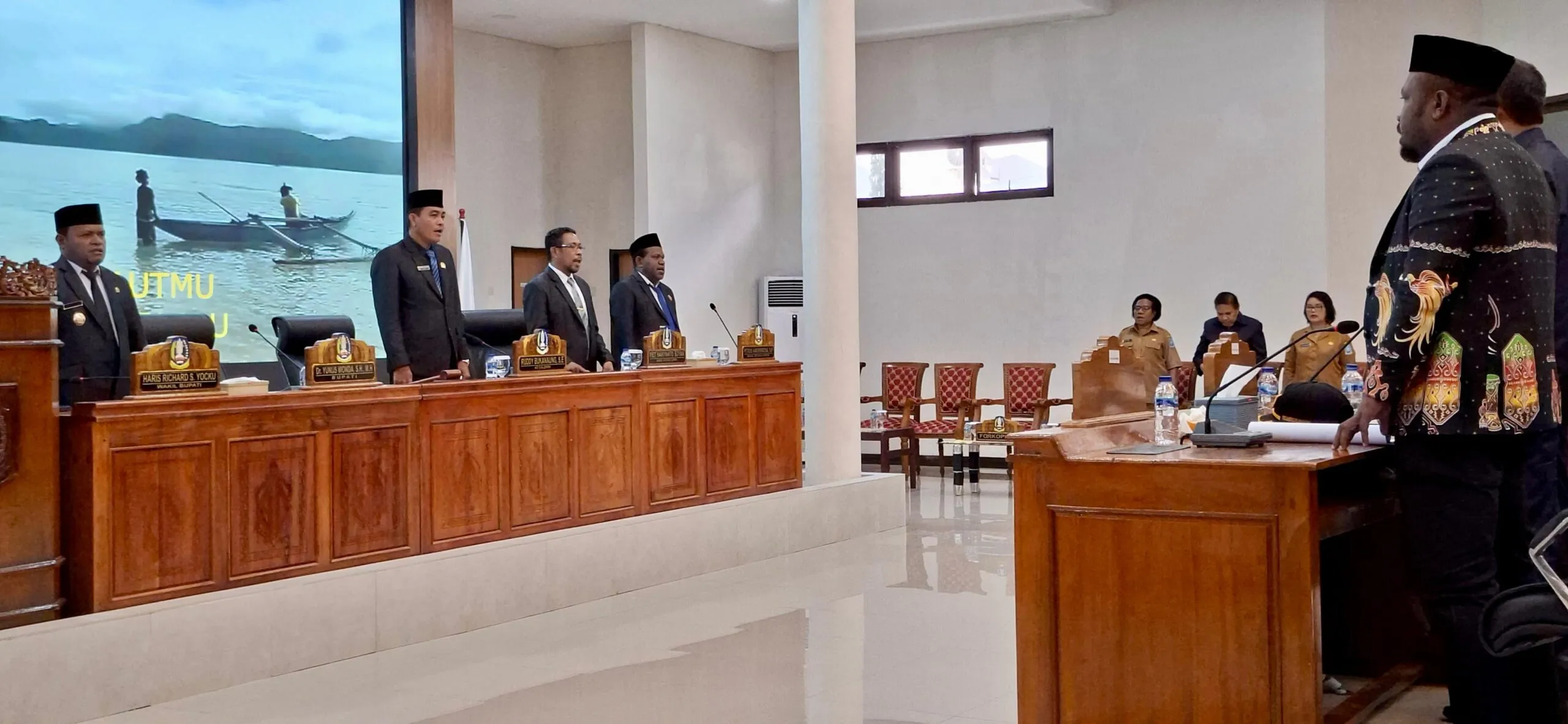 Suasana rapat paripurna DPRK Jayapura dalam penutupan masa persidangan satu dan pembukaan masa persidangan dua 2025 di Ruang Sidang. Senin (19/05/2025)