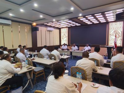 Bupati Jayapura, Dr. Yunus Wonda, S.H., M.H., bersama Wakil Bupati Jayapura, Haris Richard S., Yocku, S.H., Sekretaris Daerah, Para Asisten, seluruh Organisasi Perangkat Daerah (OPD) di lingkungan Pemerintah Kabupaten Jayapura, dan para Kepala Distrik, membahas persiapan Festival Danau Sentani (FDS) XV serta rapat evaluasi dan arahan tehnis untuk penyusunan renja 2027 menggunakan pagu anggaran tahun 2026, di Hotel Cartenz Sentani. Rabu (24/6/2026)
