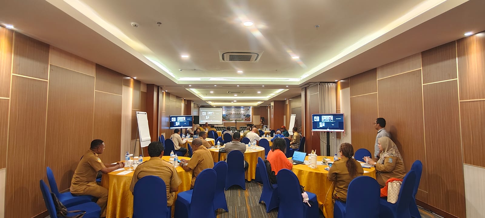 Suasana pertemuan lokakarya penguatan dan pemantapan GTMA yang dihadiri oleh perwakilan NGO, ATR/BPN Provinsi Papua, ATR/BPN kabupaten/kota, kepala distrik, serta tokoh adat di Kabupaten Jayapura yang digelar di Sentani. Senin (22/6/2026)