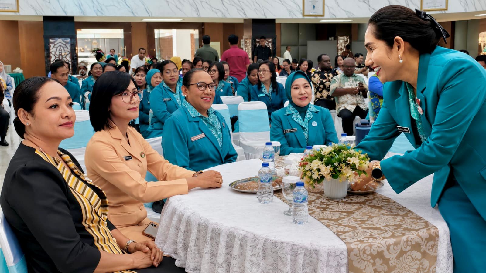 Ketua TP-PKK Kabupaten Jayapura, Ny. Dewi Sartika Wonda, S.Par., hadiri puncak peringatan Hari Kesatuan Gerak (HKG) PKK ke- 54 Tahun 2026. di Gedung Sasana Krida Kantor Gubernur Provinsi Papua. Sabtu (30/5/2026)