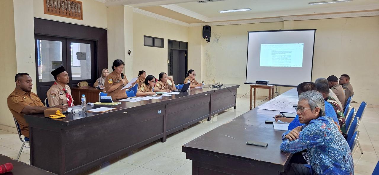 Suasana rapat persiapan pelaksanaan penanganan orang dalam kondisi terpengaruh minuman beralkohol dan zat adiktif lainnya tahun 2026 dan difasilitasi melalui Dinas Sosial Kabupaten Jayapura. Kegiatan ini dilaksanakan di Aula I Kantor Bupati Jayapura pada Selasa (28/4/2026)