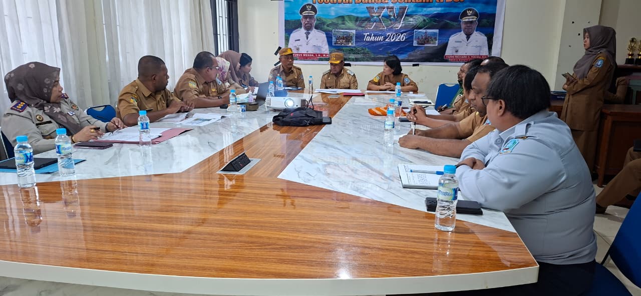 Suasana rapat koordinasi persiapan dan pelaksanaan program sekolah rakyat di Kabupaten jayapura, di ruang rapat bagian pemerintahan. Selasa (30/06/2026)