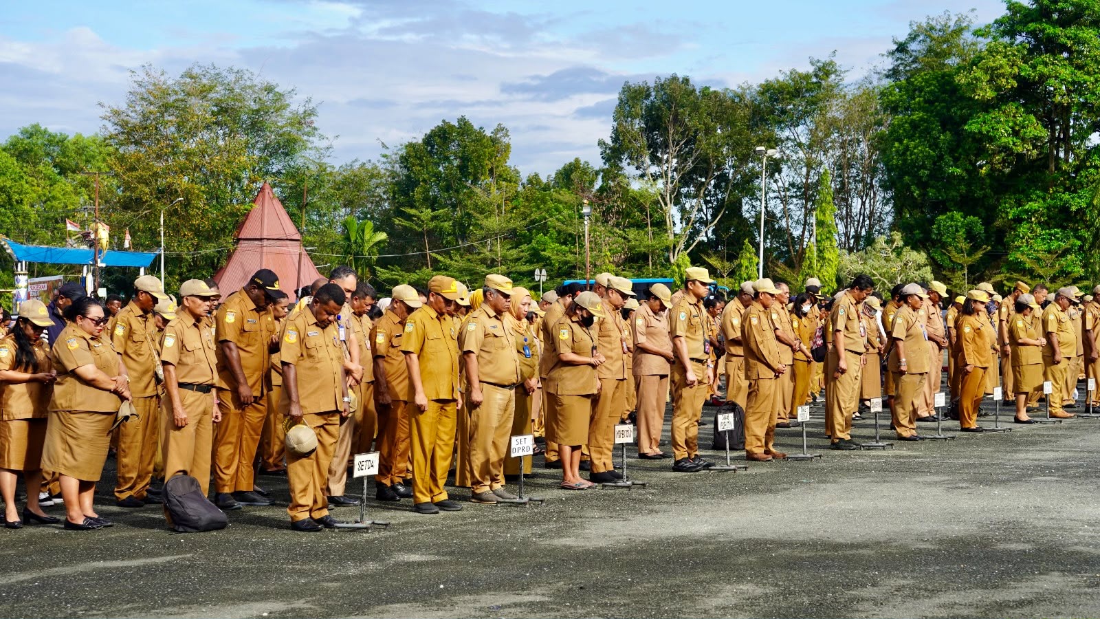 Tampak suasana Apel Rutin ASN Pemerintah Kabupaten Jayapura, di Lapangan Apel Gunung Merah Sentani. Senin (06/07/2026)